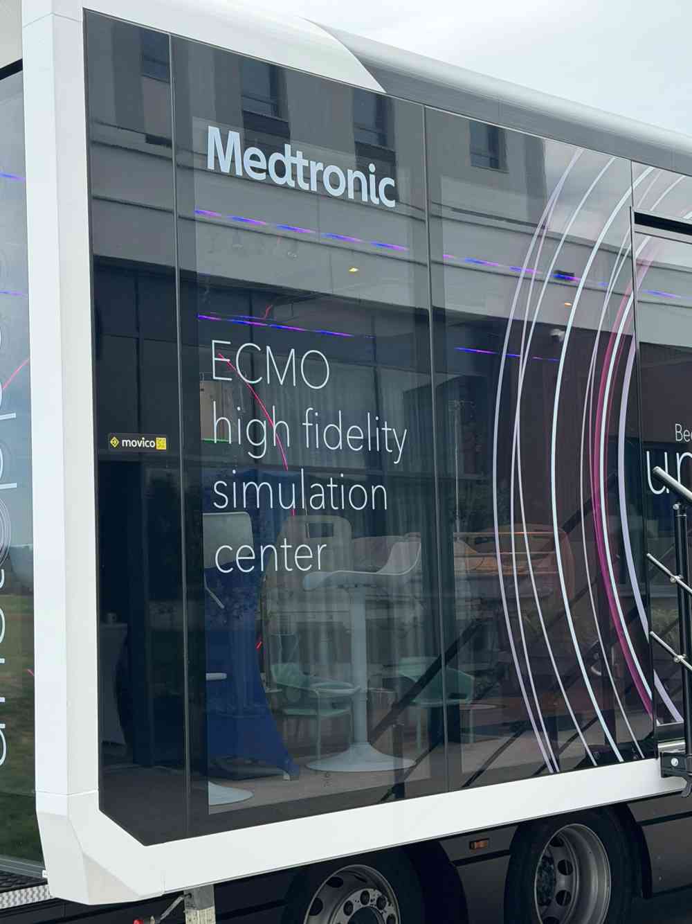 Bild zeigt den Demonstrationsbus der Fa. Medtronic