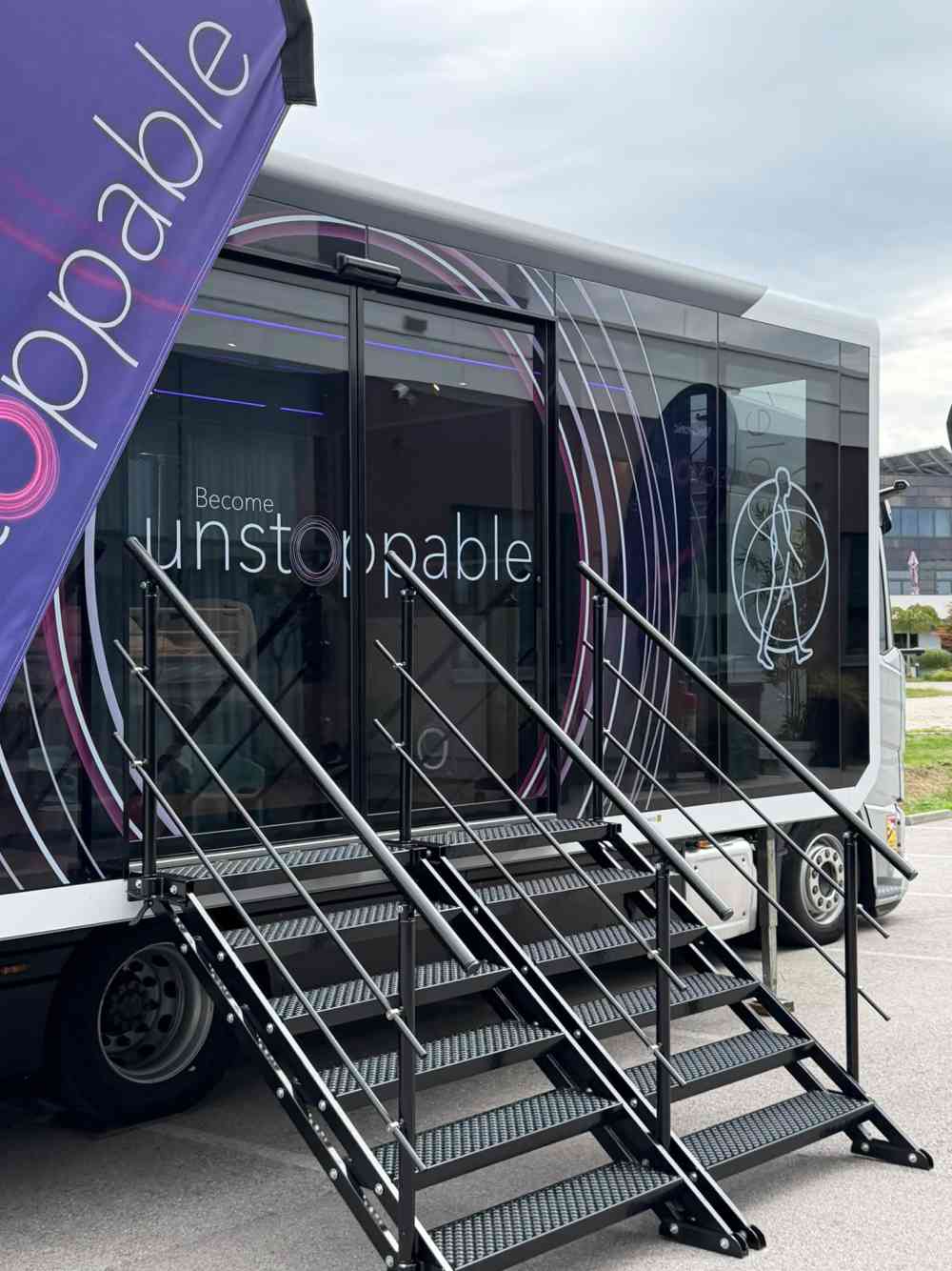 Bild zeigt den Demonstrationsbus der Fa. Medtronic