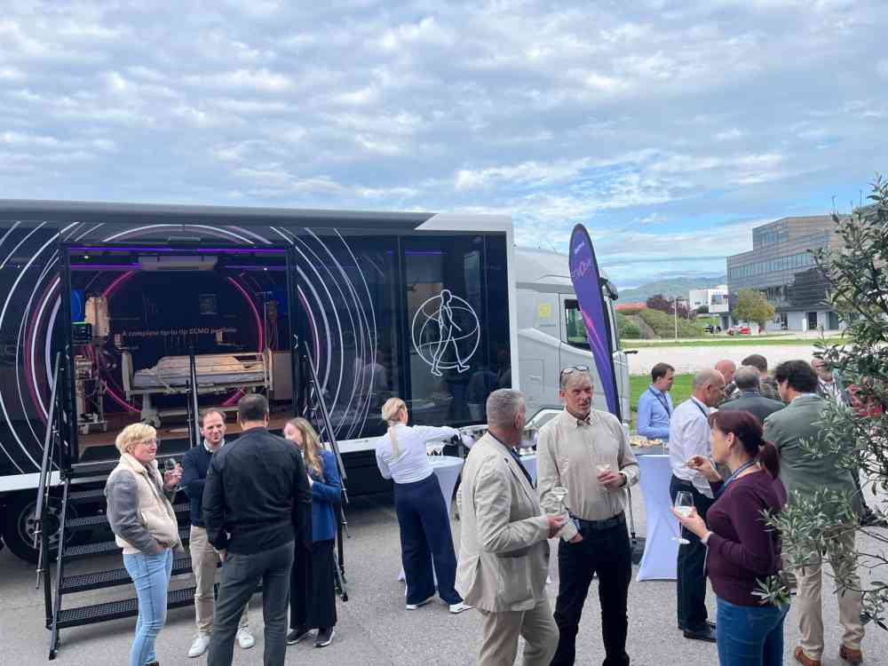 Bild zeigt den Demonstrationsbus der Fa. Medtronic